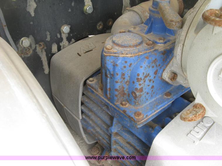 image for item L6409 2005 Sterling L9500 vacuum tank truck