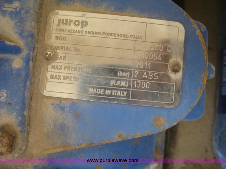 image for item L6409 2005 Sterling L9500 vacuum tank truck