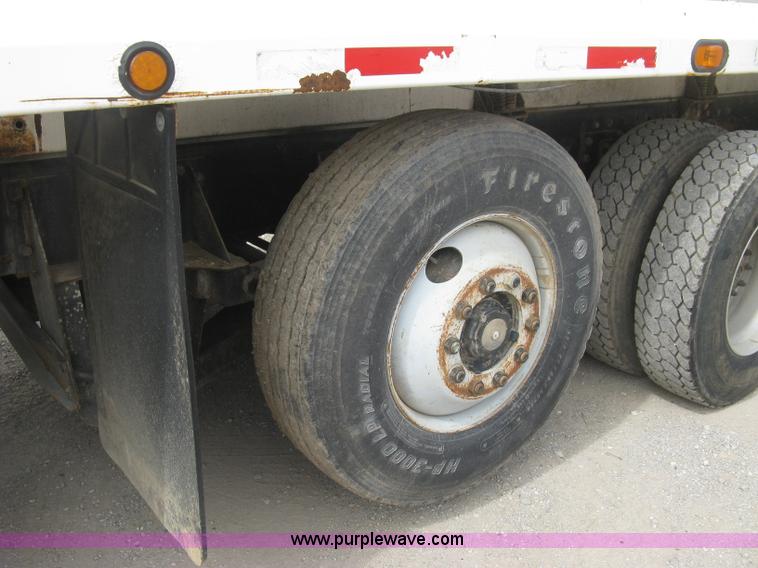 image for item L6409 2005 Sterling L9500 vacuum tank truck