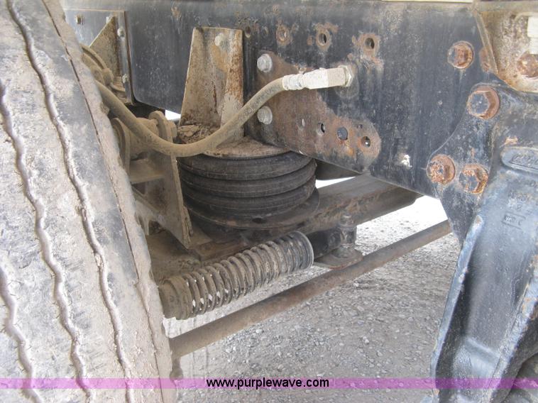 image for item L6409 2005 Sterling L9500 vacuum tank truck