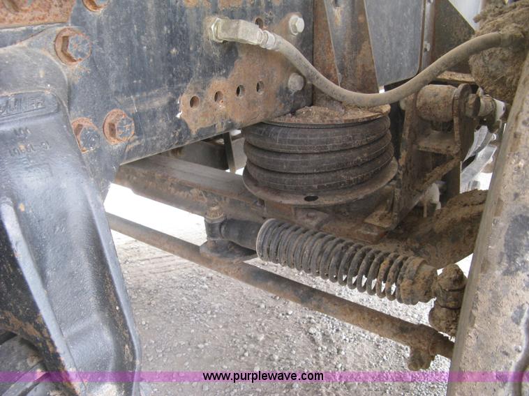 image for item L6409 2005 Sterling L9500 vacuum tank truck