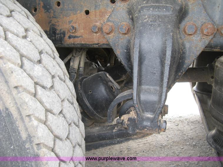 image for item L6409 2005 Sterling L9500 vacuum tank truck