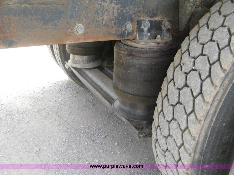 image for item L6409 2005 Sterling L9500 vacuum tank truck