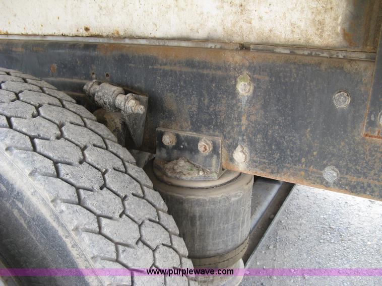 image for item L6409 2005 Sterling L9500 vacuum tank truck