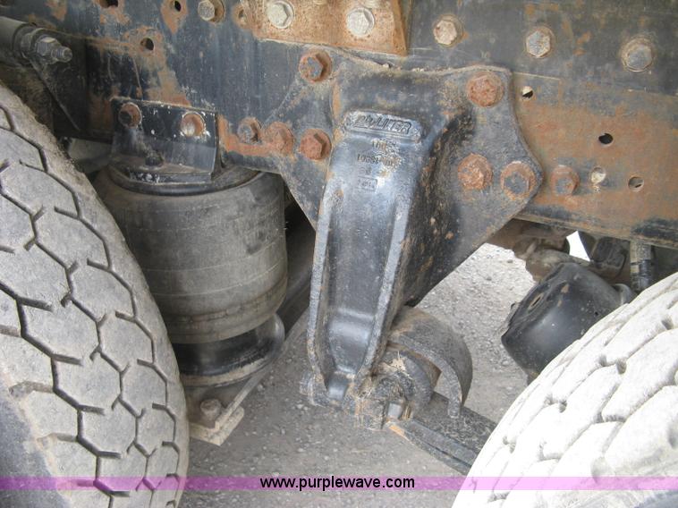 image for item L6409 2005 Sterling L9500 vacuum tank truck