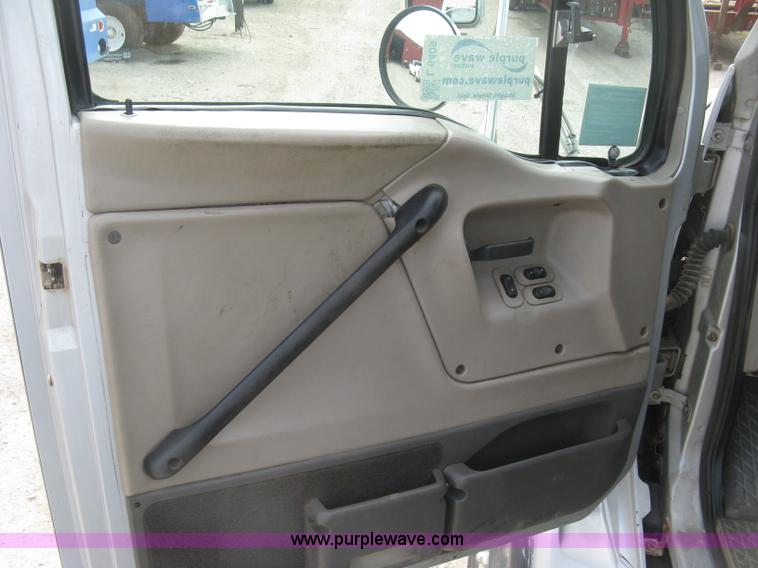 image for item L6409 2005 Sterling L9500 vacuum tank truck