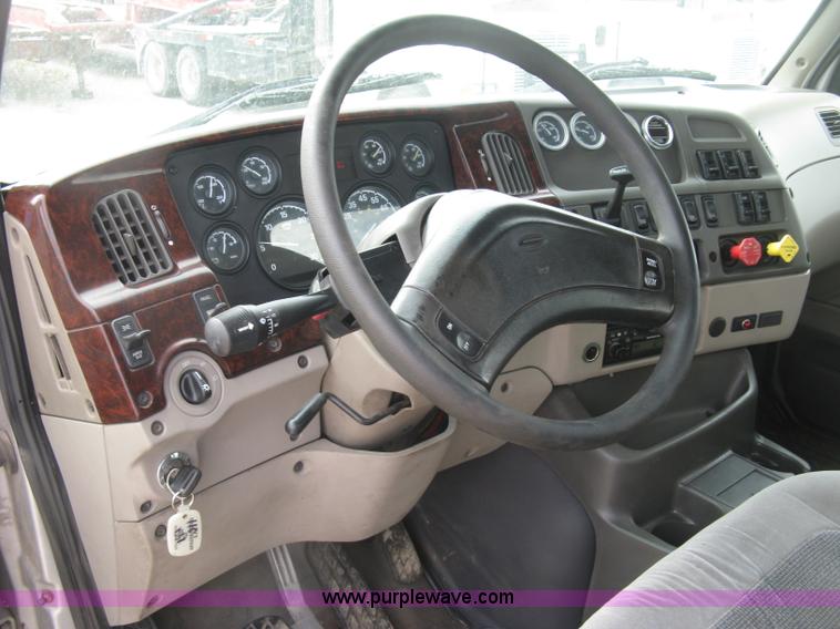 image for item L6409 2005 Sterling L9500 vacuum tank truck