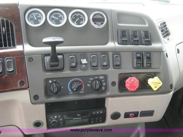 image for item L6409 2005 Sterling L9500 vacuum tank truck