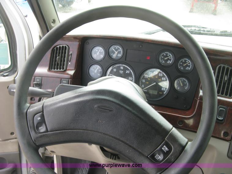 image for item L6409 2005 Sterling L9500 vacuum tank truck