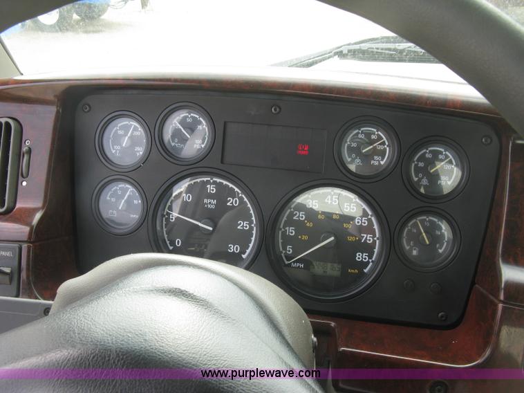 image for item L6409 2005 Sterling L9500 vacuum tank truck