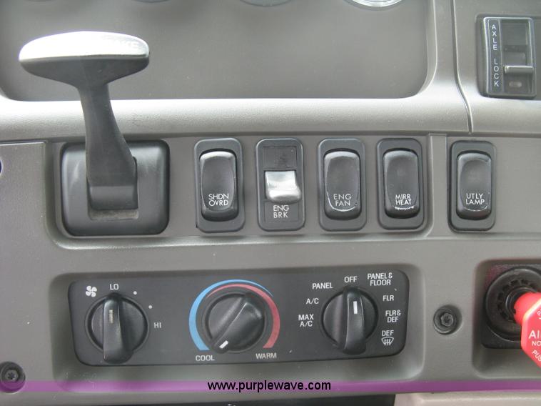 image for item L6409 2005 Sterling L9500 vacuum tank truck