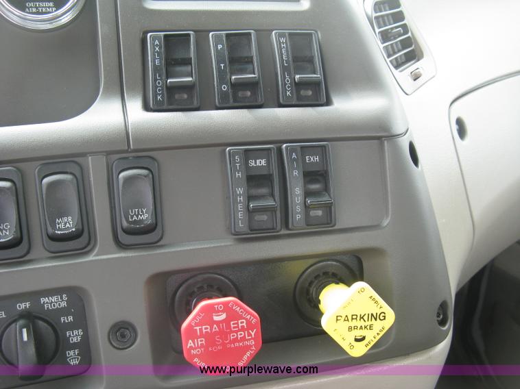 image for item L6409 2005 Sterling L9500 vacuum tank truck