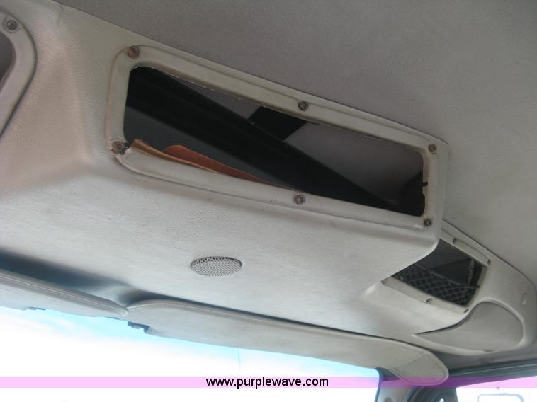 image for item L6409 2005 Sterling L9500 vacuum tank truck