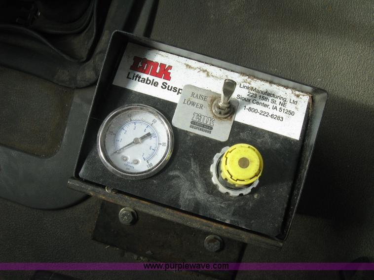 image for item L6409 2005 Sterling L9500 vacuum tank truck