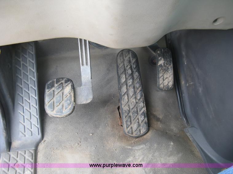 image for item L6409 2005 Sterling L9500 vacuum tank truck