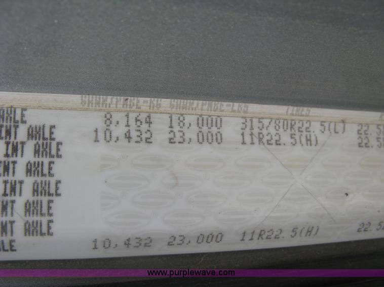 image for item L6409 2005 Sterling L9500 vacuum tank truck