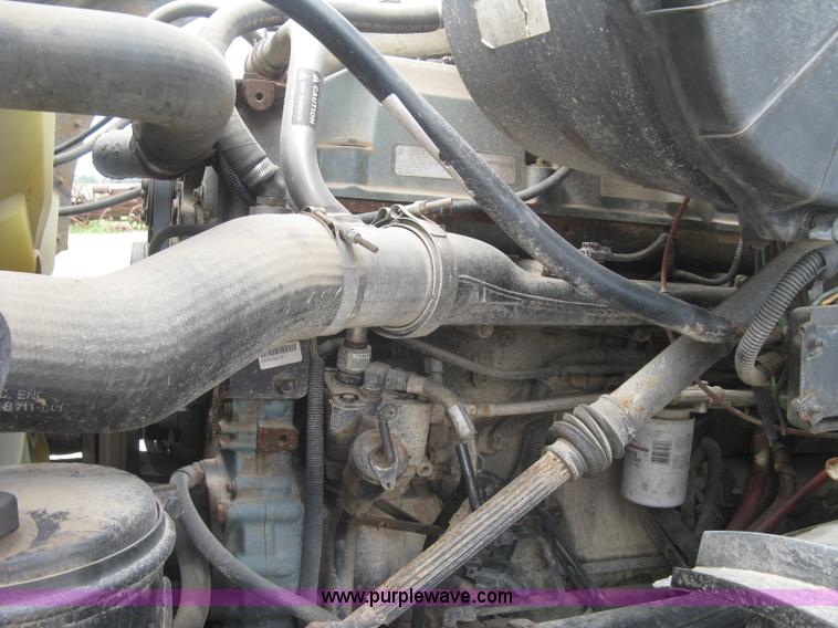 image for item L6409 2005 Sterling L9500 vacuum tank truck