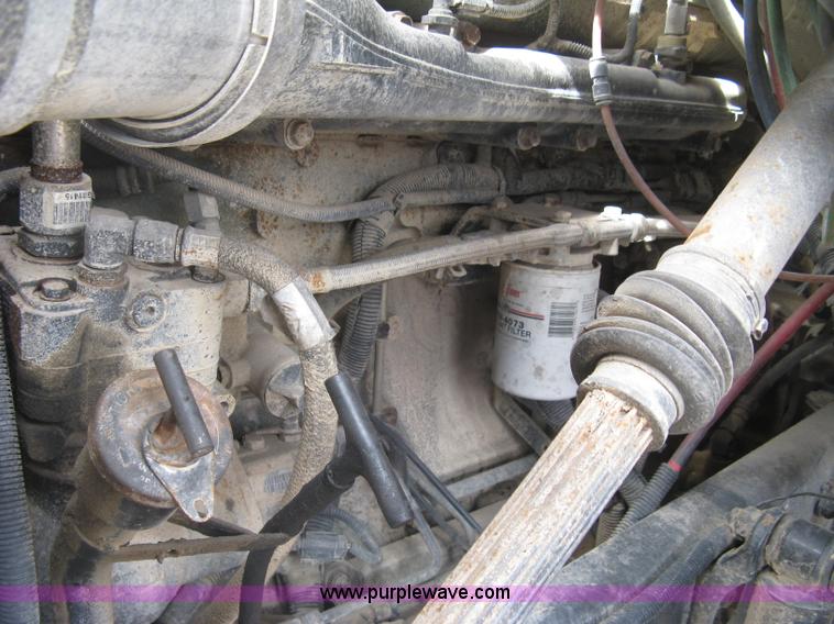 image for item L6409 2005 Sterling L9500 vacuum tank truck