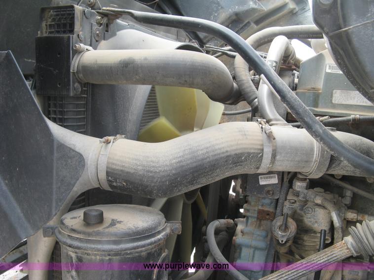 image for item L6409 2005 Sterling L9500 vacuum tank truck