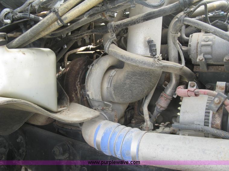 image for item L6409 2005 Sterling L9500 vacuum tank truck