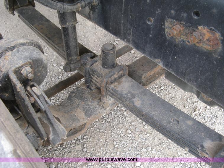 image for item L6409 2005 Sterling L9500 vacuum tank truck