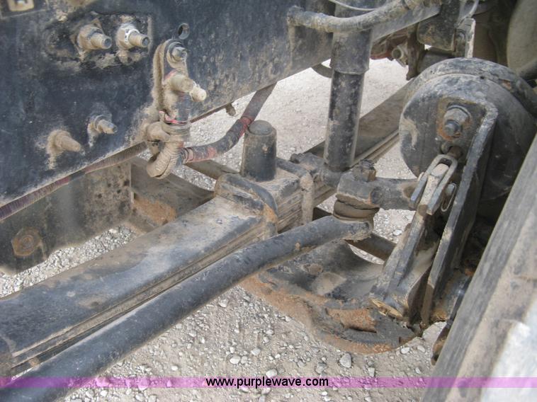 image for item L6409 2005 Sterling L9500 vacuum tank truck