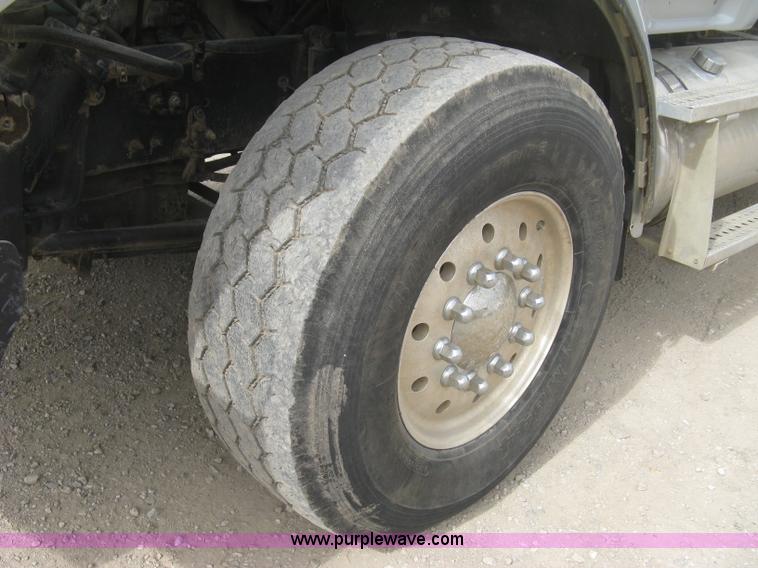 image for item L6409 2005 Sterling L9500 vacuum tank truck