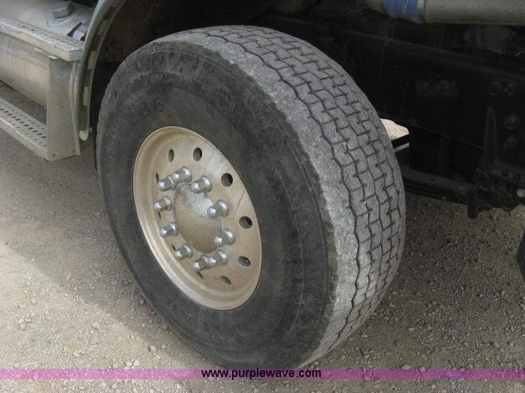 image for item L6409 2005 Sterling L9500 vacuum tank truck