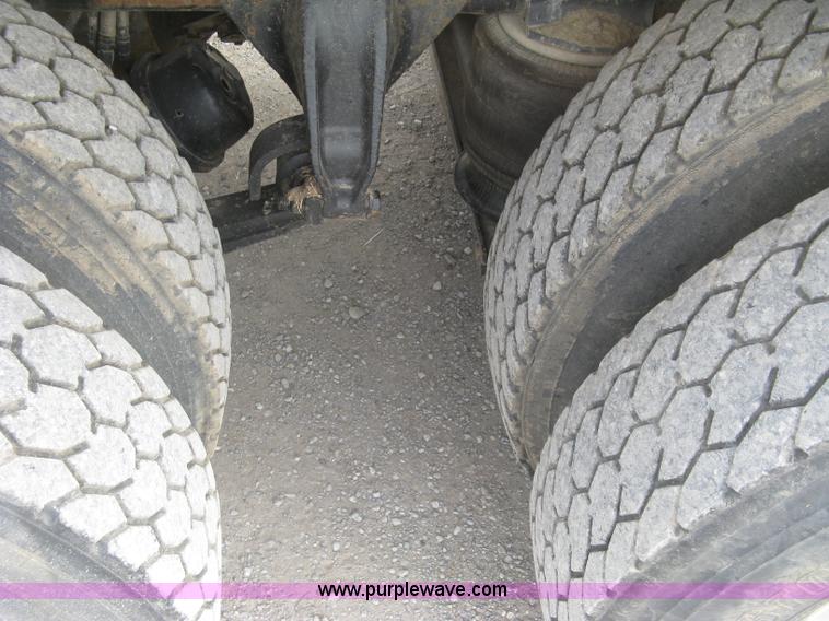 image for item L6409 2005 Sterling L9500 vacuum tank truck