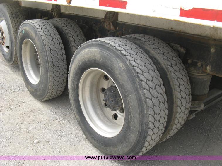 image for item L6409 2005 Sterling L9500 vacuum tank truck