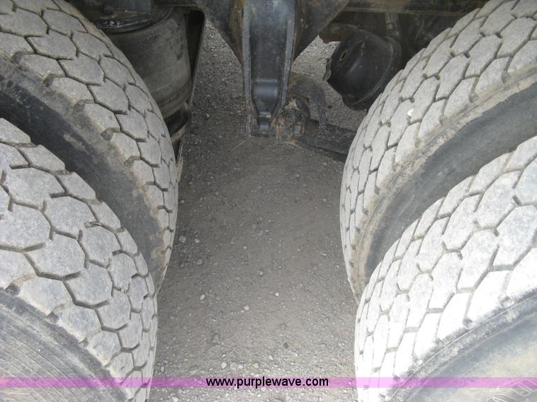 image for item L6409 2005 Sterling L9500 vacuum tank truck