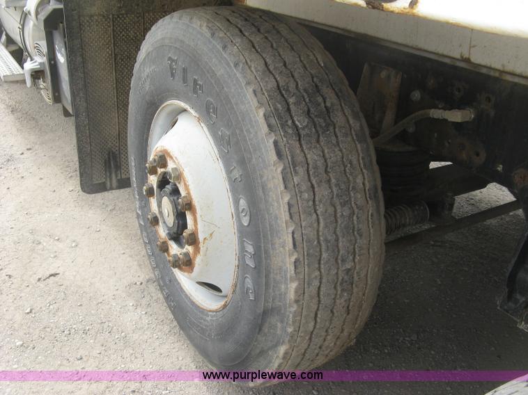 image for item L6409 2005 Sterling L9500 vacuum tank truck