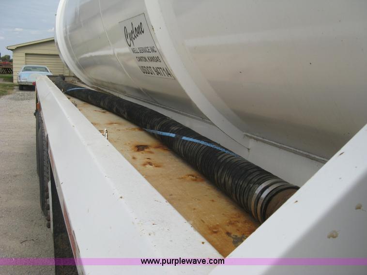 image for item L6409 2005 Sterling L9500 vacuum tank truck