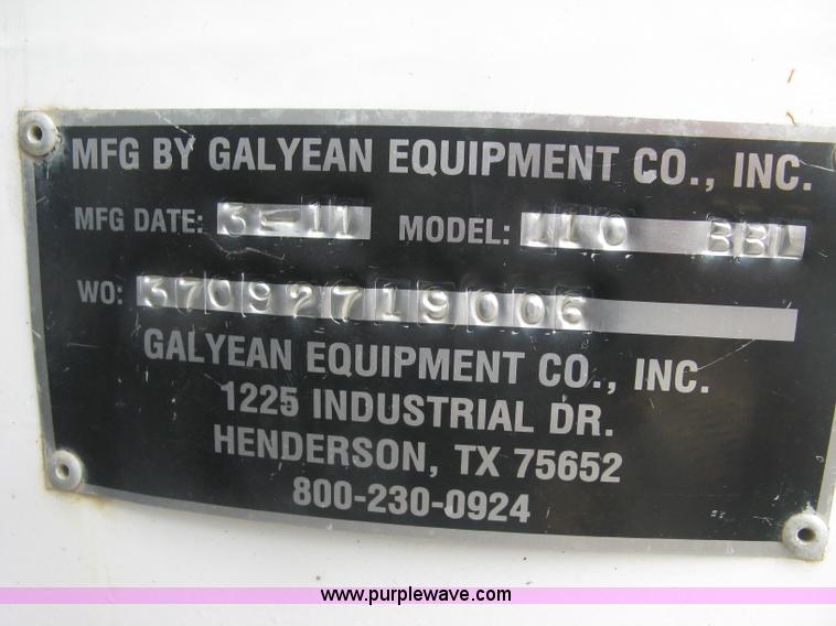 image for item L6409 2005 Sterling L9500 vacuum tank truck