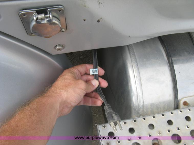 image for item L6409 2005 Sterling L9500 vacuum tank truck