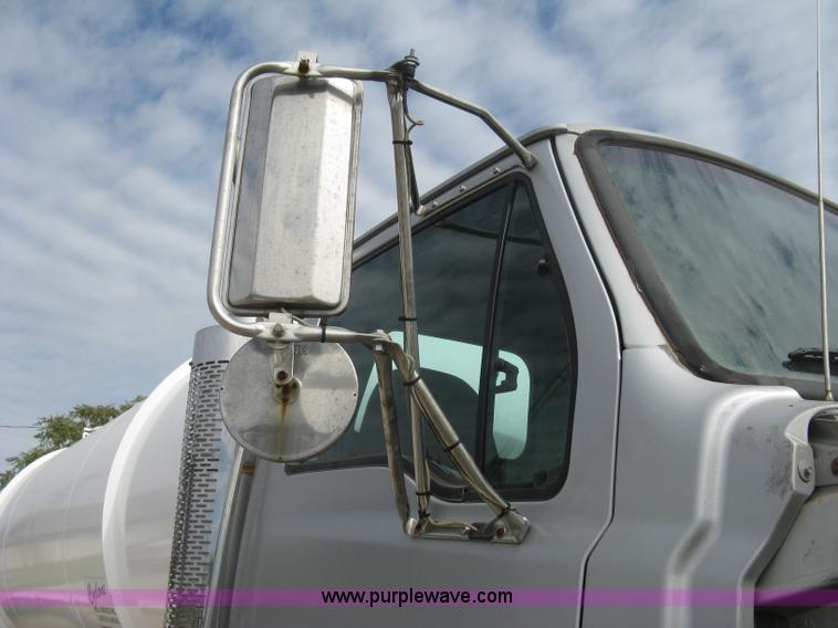 image for item L6409 2005 Sterling L9500 vacuum tank truck
