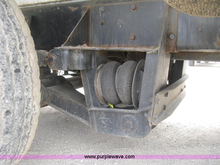 image for item L6409 2005 Sterling L9500 vacuum tank truck