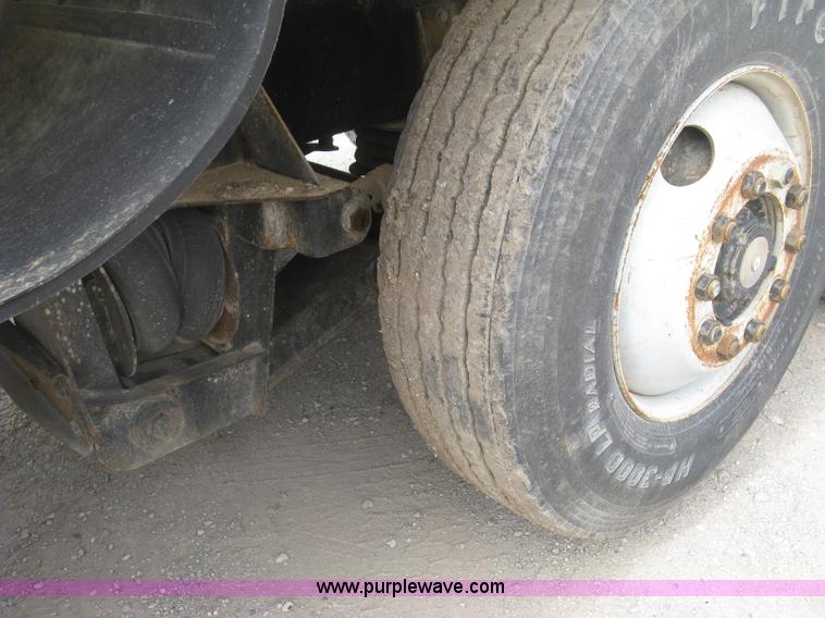 image for item L6409 2005 Sterling L9500 vacuum tank truck