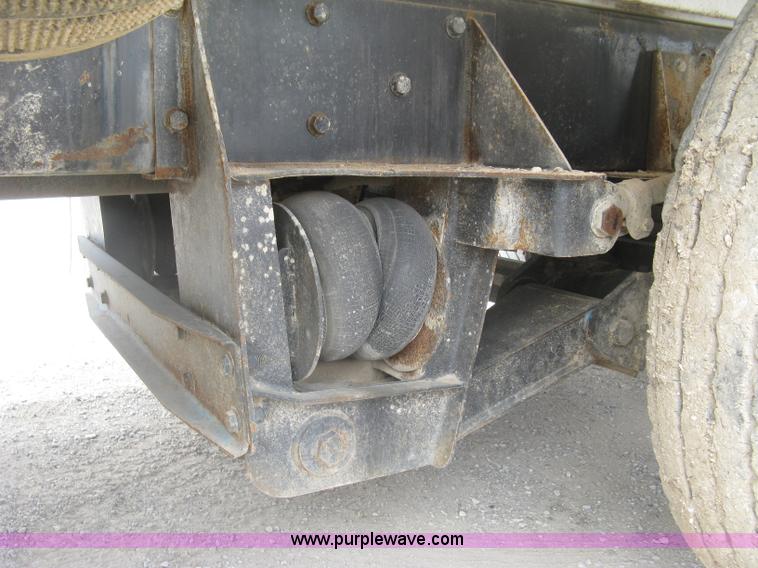 image for item L6409 2005 Sterling L9500 vacuum tank truck