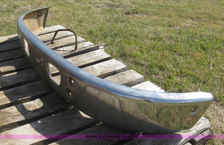 image for item L6409 2005 Sterling L9500 vacuum tank truck