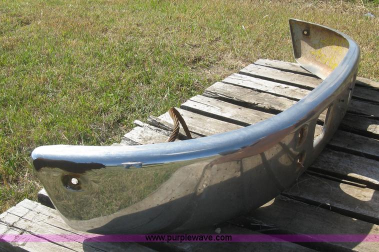 image for item L6409 2005 Sterling L9500 vacuum tank truck