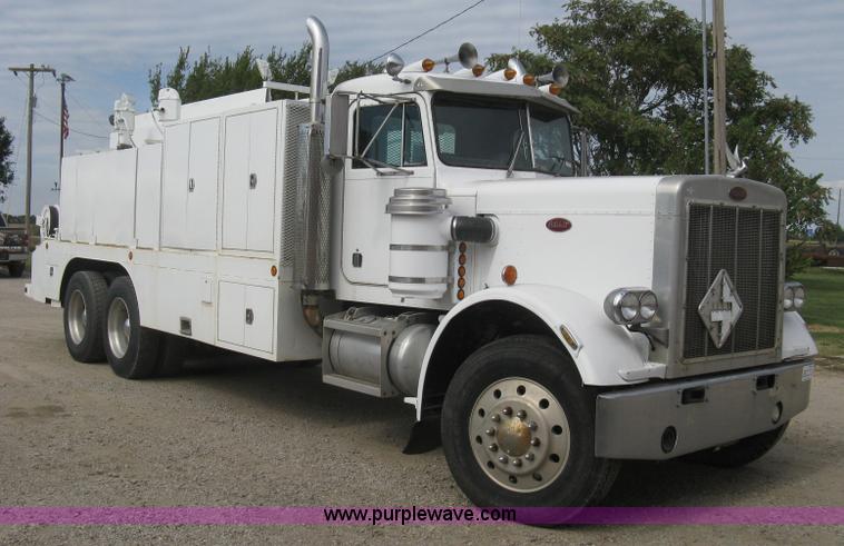 image for item L6410 1986 Peterbilt 359 service and lube truck