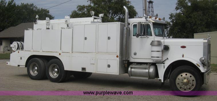 image for item L6410 1986 Peterbilt 359 service and lube truck