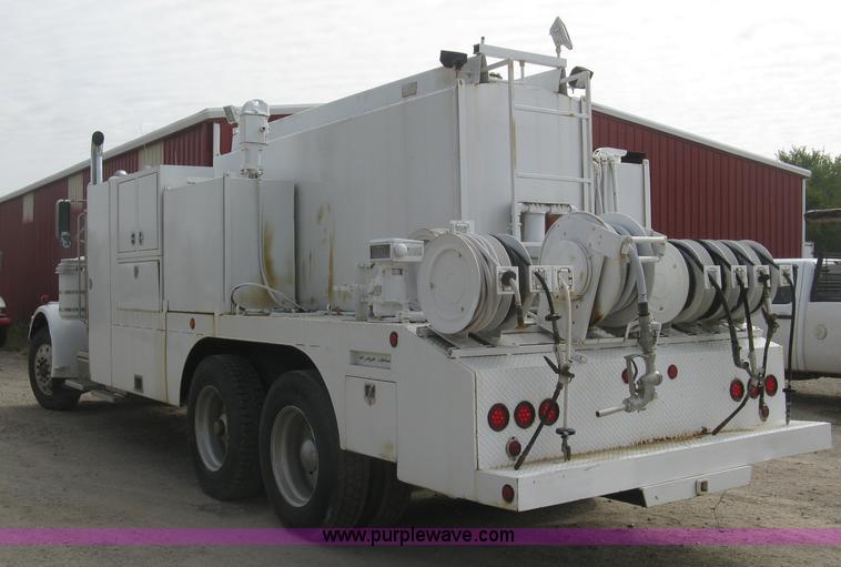 image for item L6410 1986 Peterbilt 359 service and lube truck
