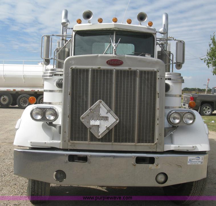 image for item L6410 1986 Peterbilt 359 service and lube truck