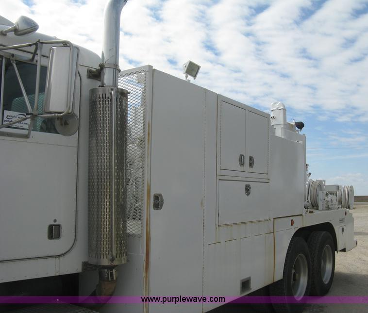 image for item L6410 1986 Peterbilt 359 service and lube truck