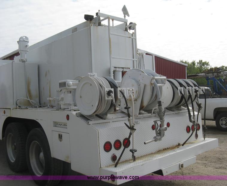 image for item L6410 1986 Peterbilt 359 service and lube truck