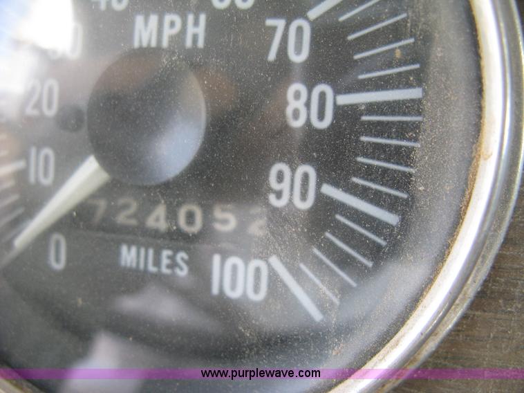 image for item L6410 1986 Peterbilt 359 service and lube truck