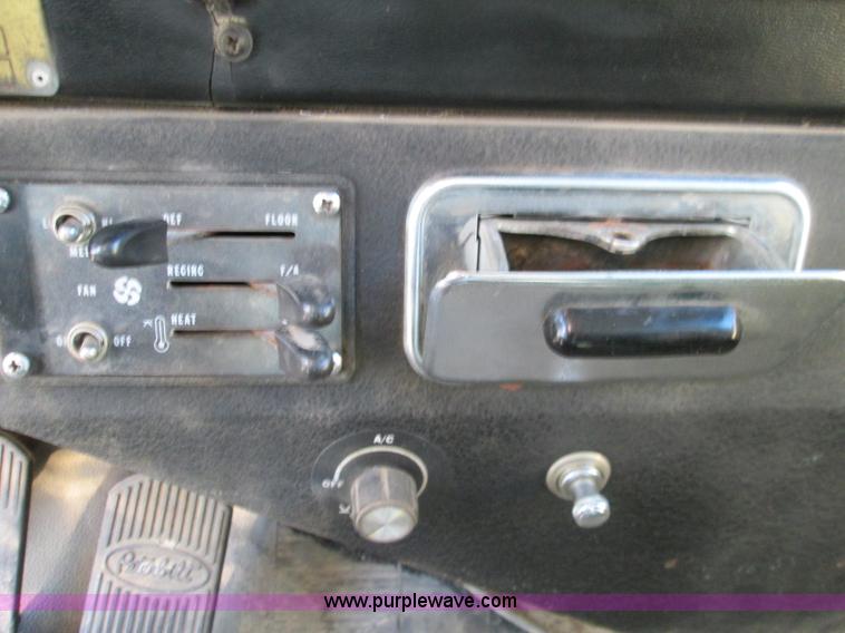 image for item L6410 1986 Peterbilt 359 service and lube truck