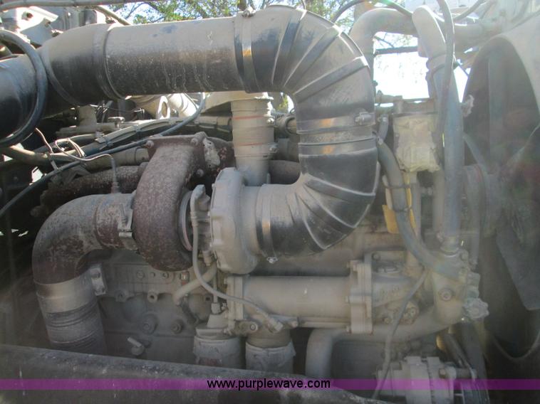 image for item L6410 1986 Peterbilt 359 service and lube truck